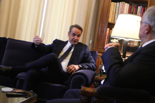 Μητσοτάκης σε Τασούλα: Να αποφύγουμε τα χειρότερα στις σχέσεις ΗΠΑ-ΕΕ